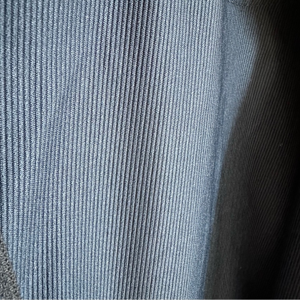 Under Armour Women’s Blue Golf Jacket - Picture 12 of 13